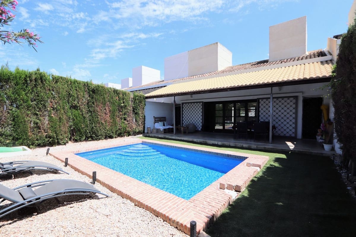 2 Zimmer Villa zu verkaufen in Sucina mit Pool Garage - 265.000 € (Ref: 9161010)