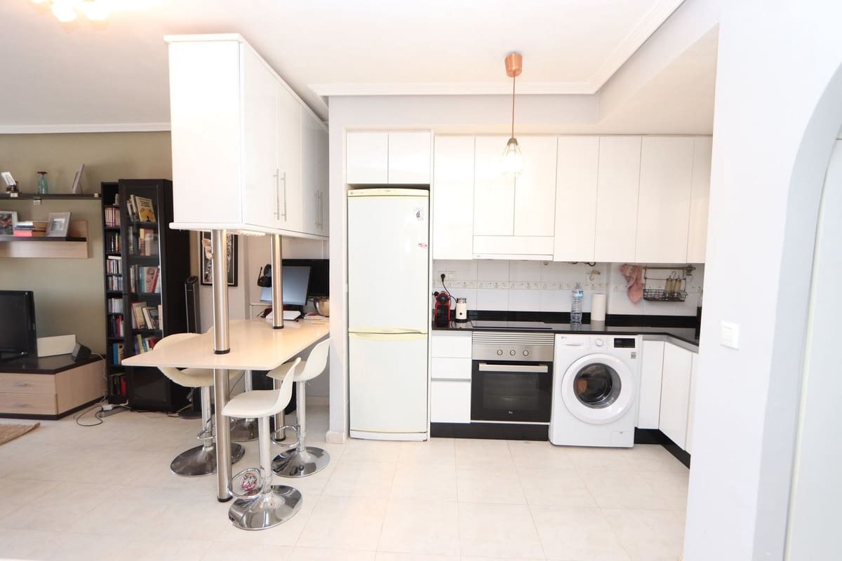 Apartamento de 2 habitaciones en Los Alcázares en venta con piscina - 198.000 € (Ref: 9165774)