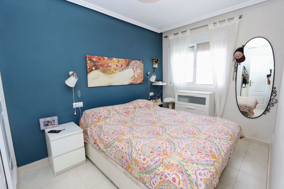 Apartamento de 2 habitaciones en Los Alcázares en venta con piscina - 198.000 € (Ref: 9165774)