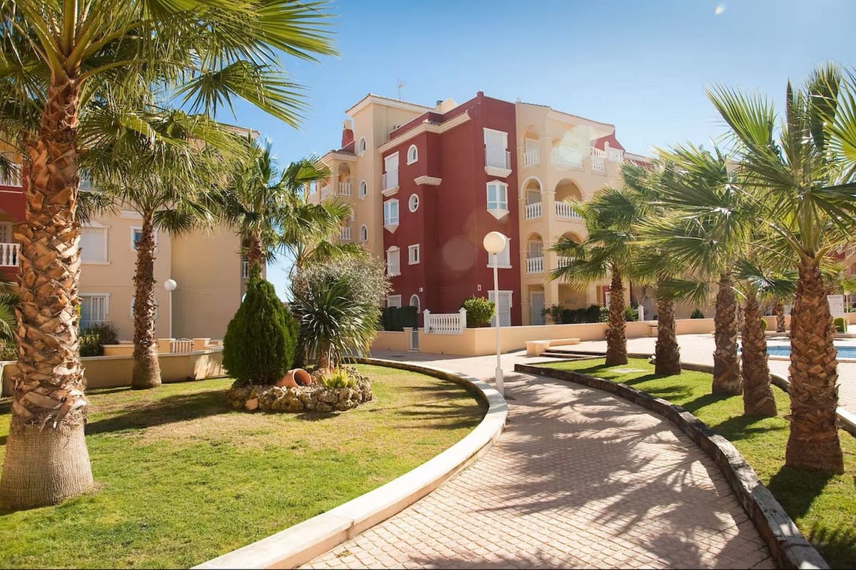 Apartamento de 2 habitaciones en Los Alcázares en venta con piscina - 198.000 € (Ref: 9165774)