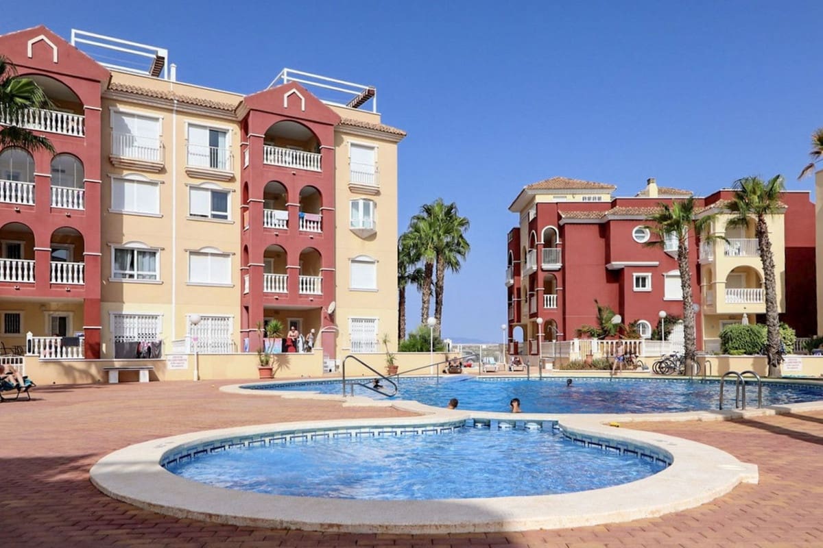 2 bedroom Apartment for sale in Los Alcazares with pool - € 195,000 (Ref: 9165774)