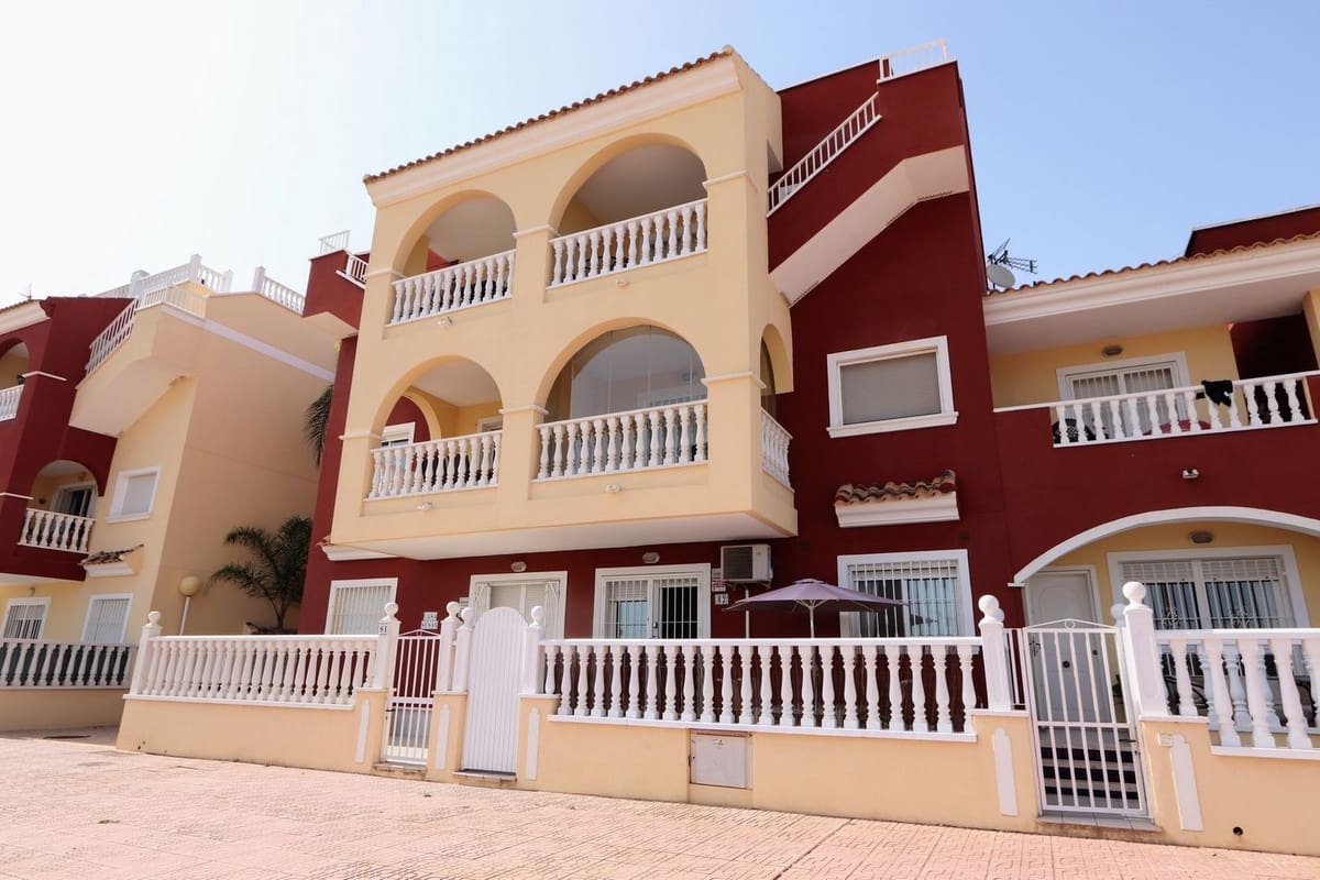 2 bedroom Apartment for sale in Los Alcazares with pool - € 195,000 (Ref: 9165774)
