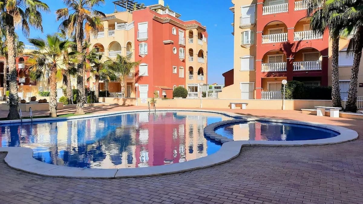 2 sypialnia Apartament na sprzedaż w Los Alcazares z basenem - 195 000 € (Ref: 9165774)