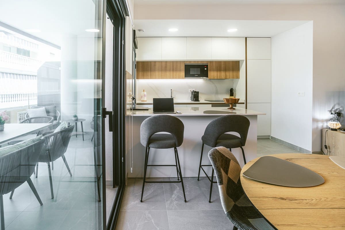 2 sypialnia Apartament na sprzedaż w Torrevieja z basenem garażem - 279 000 € (Ref: 9165785)