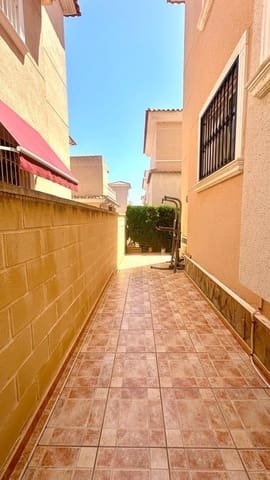 3 soverom Hus til salgs i Los Balcones - Los Altos, Orihuela med svømmebasseng - € 334 000 (Ref: 9166939)