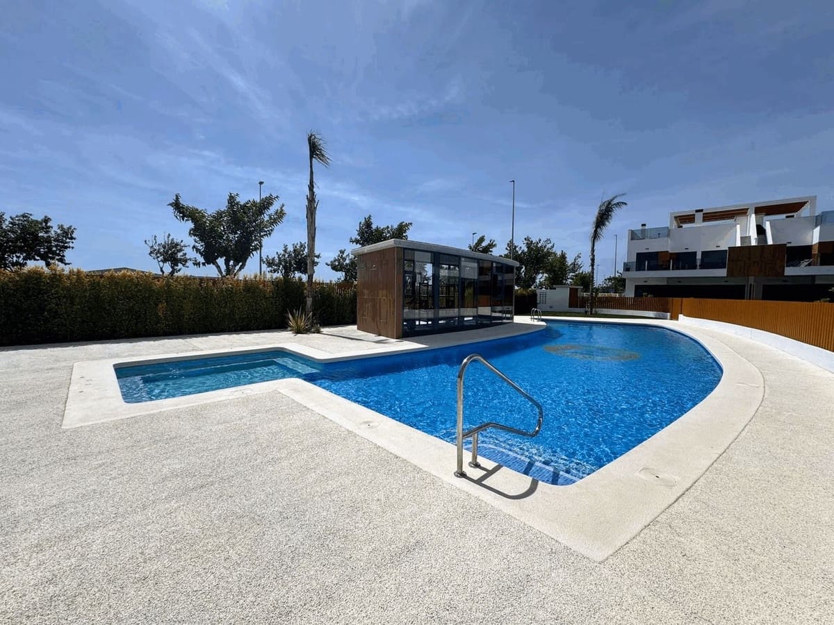 Apartamento de 2 habitaciones en Pilar de la Horadada en venta con piscina garaje - 330.000 € (Ref: 9171424)