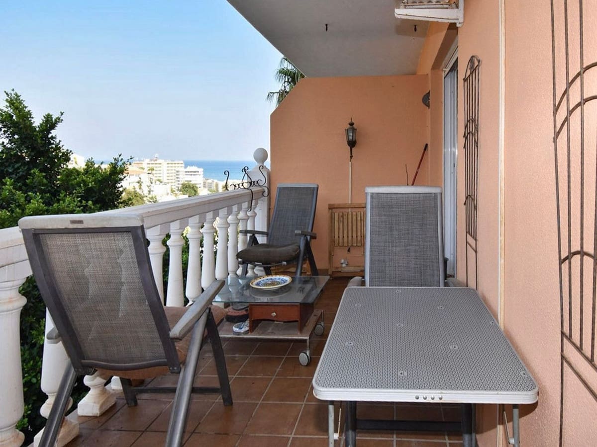 2 bedroom Apartment for sale in Fuengirola with pool garage - € 254,995 (Ref: 9176453)