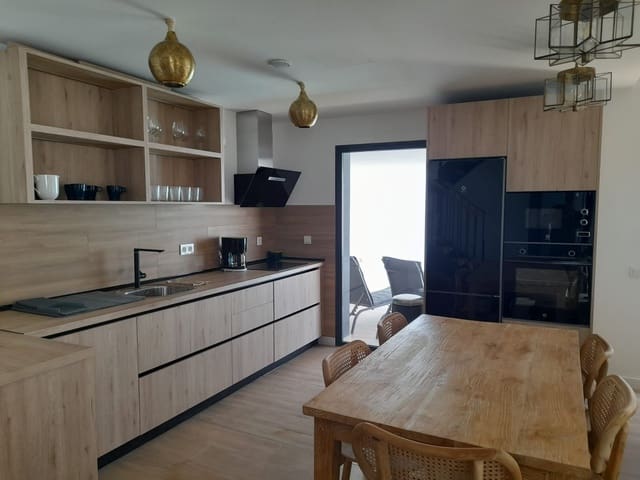 3 chambre Villa/Maison Semi-Mitoyenne à vendre à Villaverde, La Oliva avec piscine garage - 445 000 € (Ref: 9178148)
