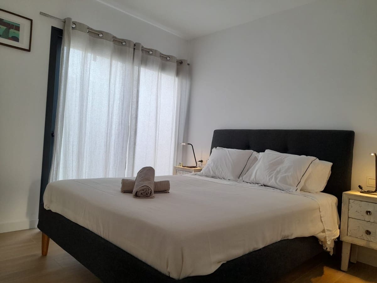 3 slaapkamer Halfvrijstaande villa te koop in Villaverde met zwembad garage - € 445.000 (Ref: 9178148)