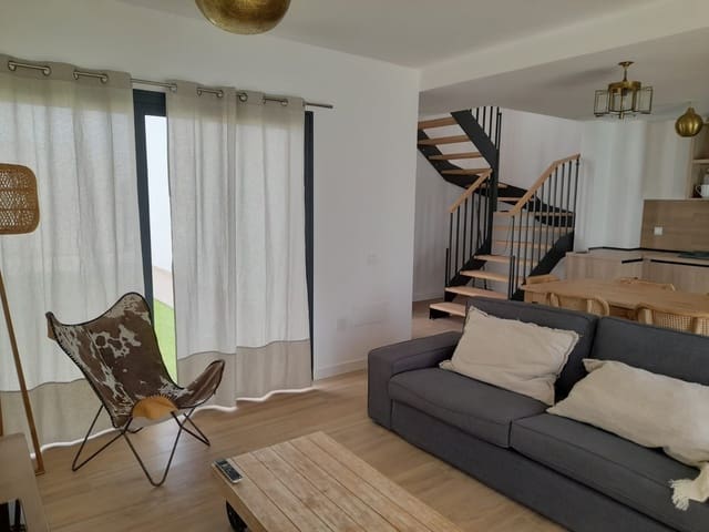3 quarto Moradia Geminada para venda em Villaverde, La Oliva com piscina garagem - 465 000 € (Ref: 9178148)