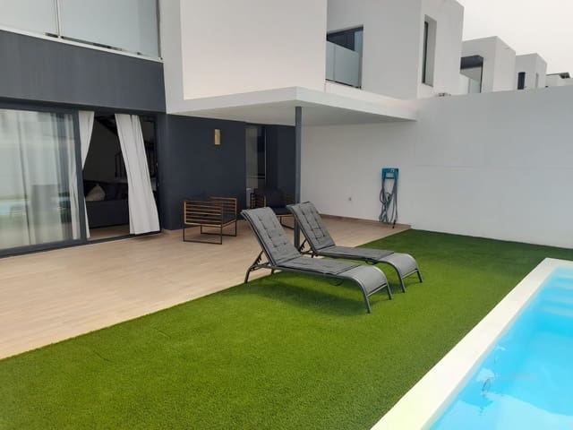 3 quarto Moradia Geminada para venda em Villaverde, La Oliva com piscina garagem - 465 000 € (Ref: 9178148)