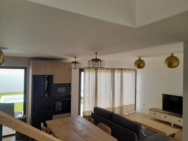 3 quarto Moradia Geminada para venda em Villaverde, La Oliva com piscina garagem - 465 000 € (Ref: 9178148)