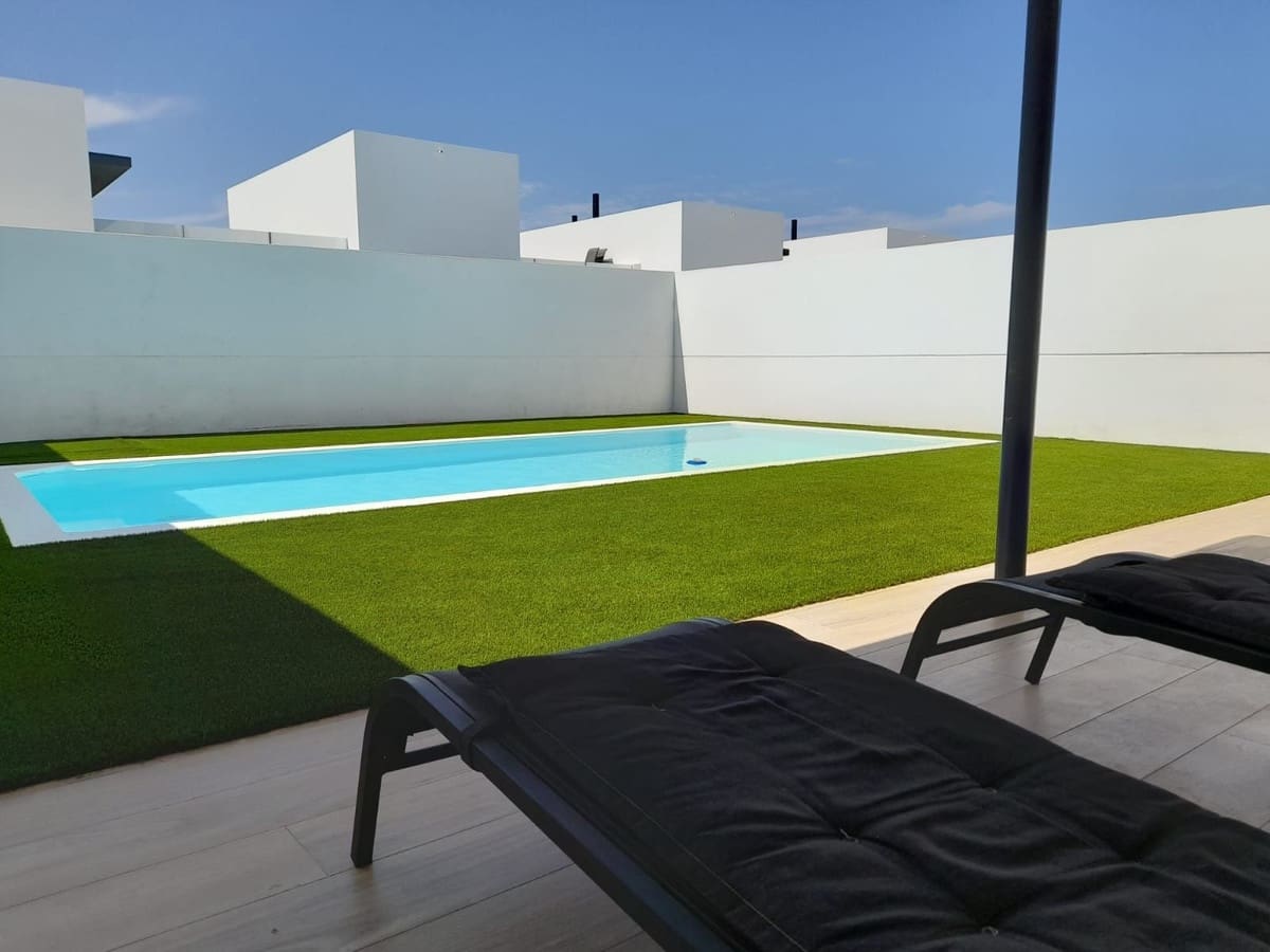 3 quarto Moradia Geminada para venda em Villaverde com piscina garagem - 465 000 € (Ref: 9178148)