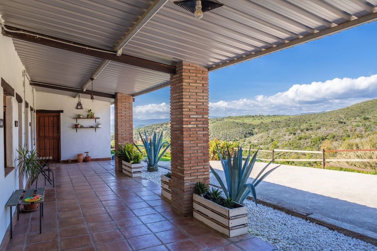 8 bedroom Commercial for sale in Casares - € 1,729,000 (Ref: 9180996)