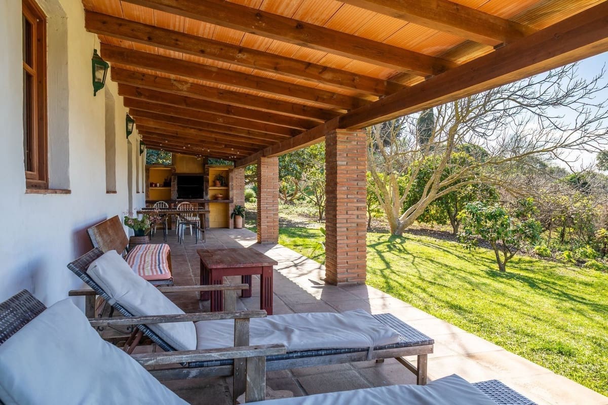 8 bedroom Commercial for sale in Casares - € 1,729,000 (Ref: 9180996)