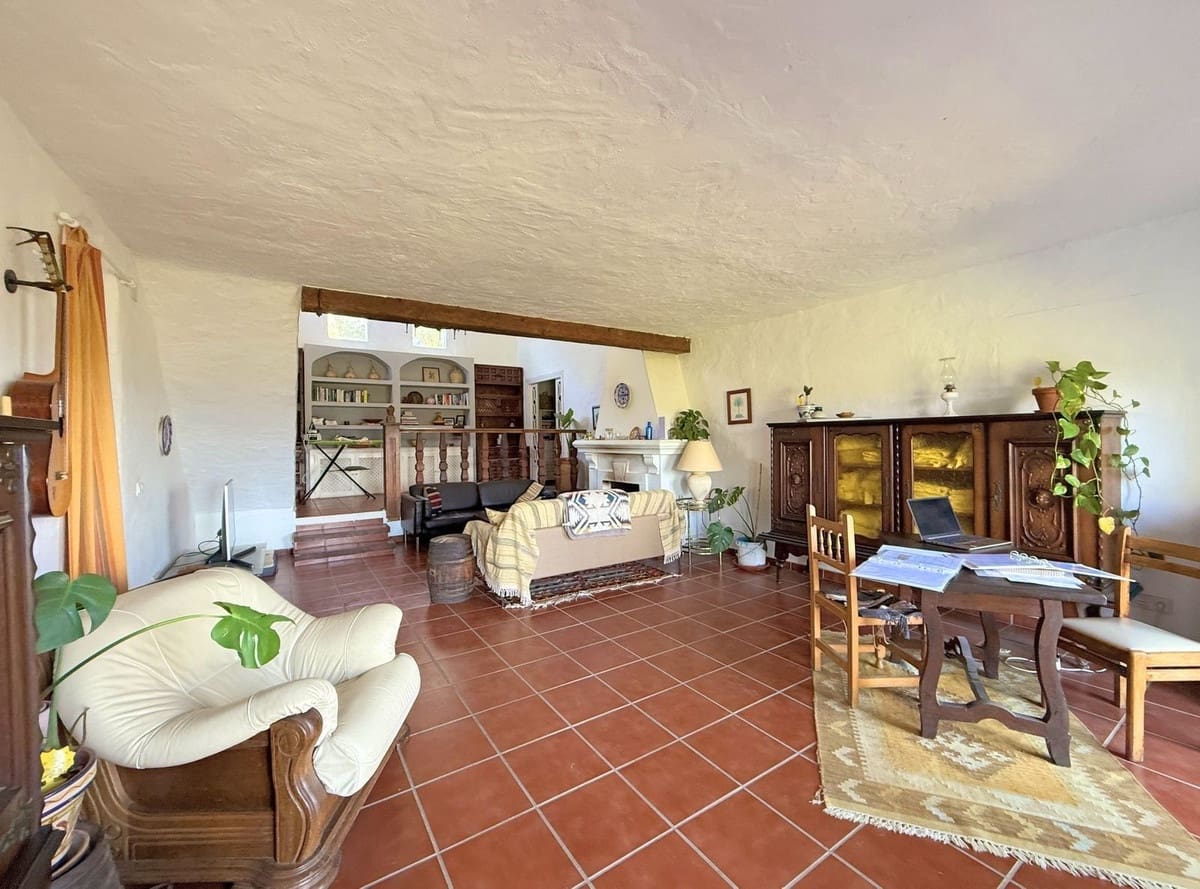 8 bedroom Commercial for sale in Casares - € 1,729,000 (Ref: 9180996)