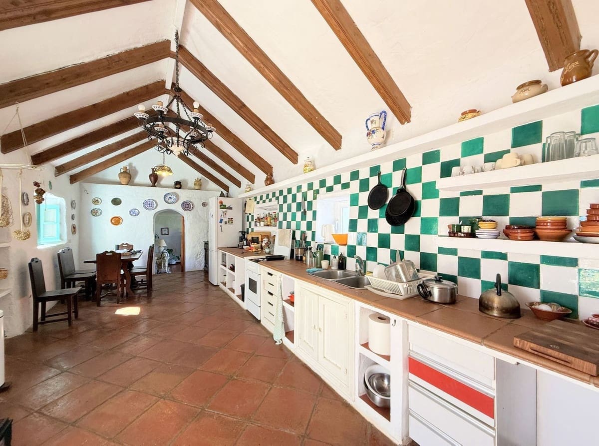 8 bedroom Commercial for sale in Casares - € 1,729,000 (Ref: 9180996)