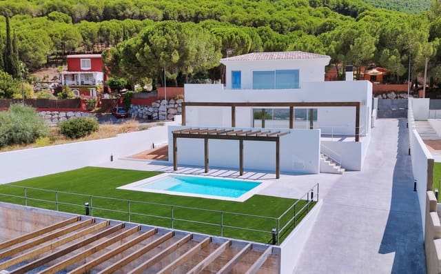 4 bedroom Villa for sale in Alhaurín de la Torre with pool - € 890,000 (Ref: 9186884)