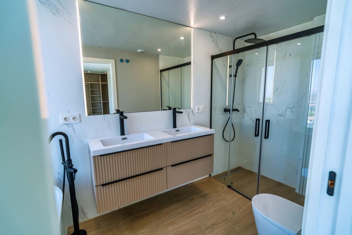 Chalet de 4 habitaciones en Alhaurín de la Torre en venta con piscina - 890.000 € (Ref: 9186884)