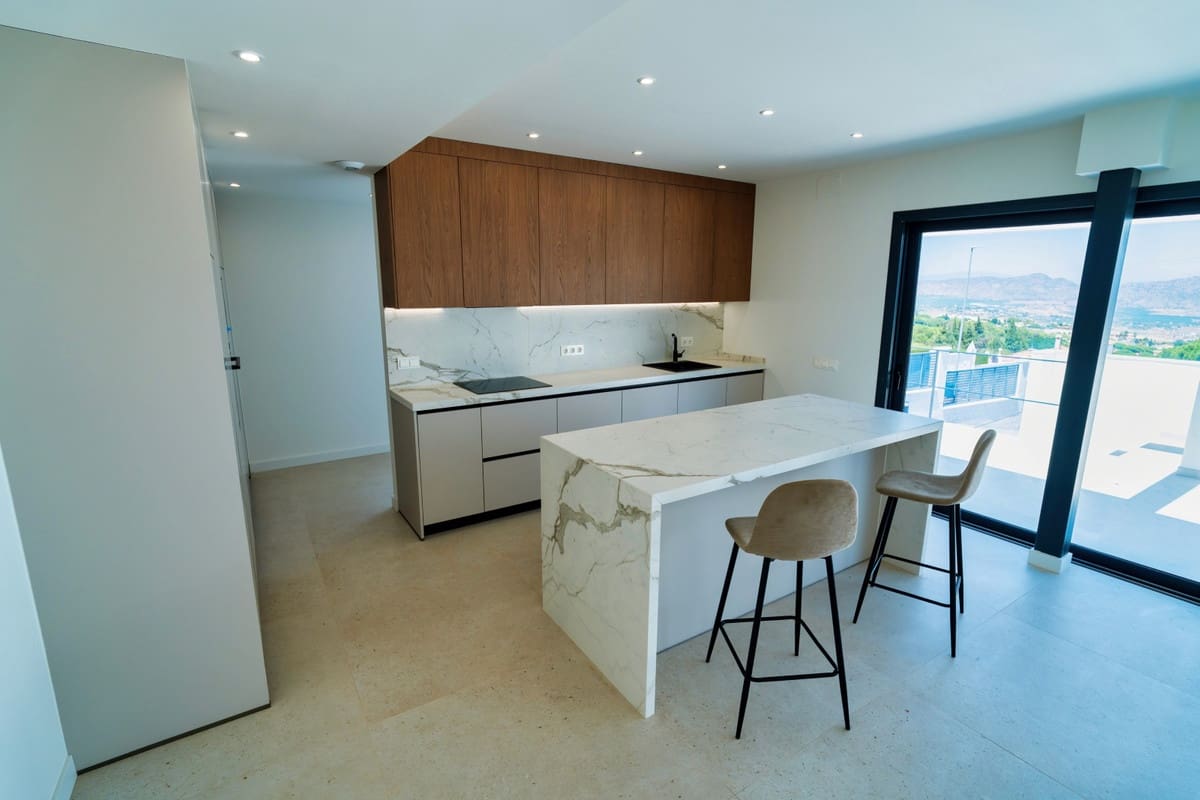 Chalet de 4 habitaciones en Alhaurín de la Torre en venta con piscina - 890.000 € (Ref: 9186884)