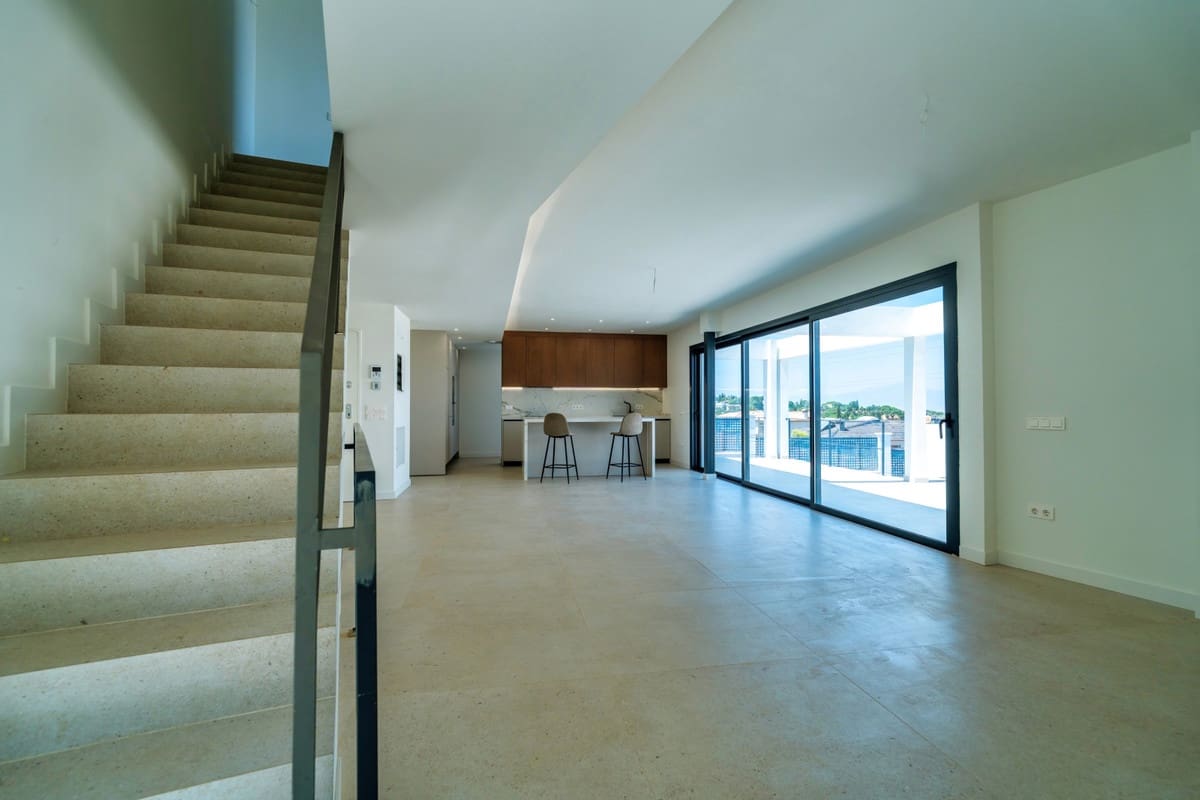 Chalet de 4 habitaciones en Alhaurín de la Torre en venta con piscina - 890.000 € (Ref: 9186884)