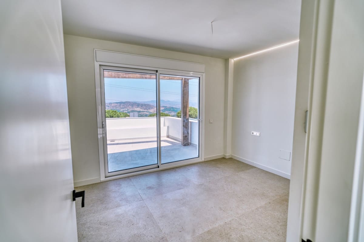 Chalet de 4 habitaciones en Alhaurín de la Torre en venta con piscina - 890.000 € (Ref: 9186884)