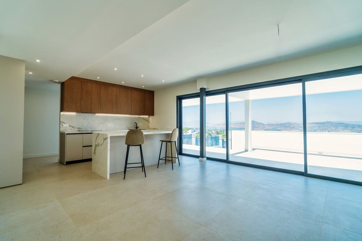 Chalet de 4 habitaciones en Alhaurín de la Torre en venta con piscina - 890.000 € (Ref: 9186884)