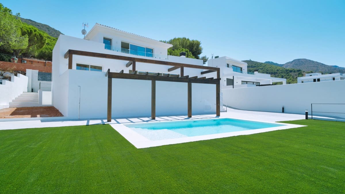 Chalet de 4 habitaciones en Alhaurín de la Torre en venta con piscina - 890.000 € (Ref: 9186884)