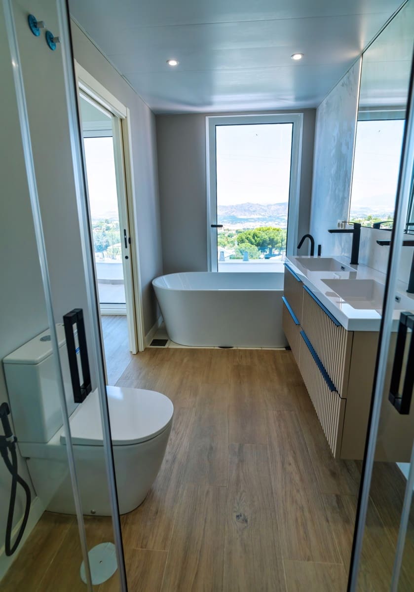 Chalet de 4 habitaciones en Alhaurín de la Torre en venta con piscina - 890.000 € (Ref: 9186884)