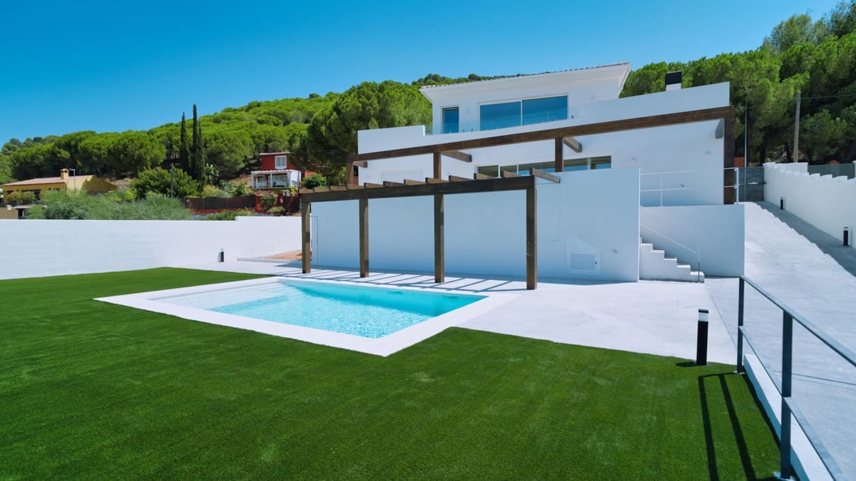 Chalet de 4 habitaciones en Alhaurín de la Torre en venta con piscina - 890.000 € (Ref: 9186884)