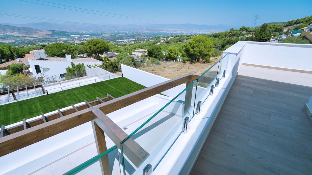 Chalet de 4 habitaciones en Alhaurín de la Torre en venta con piscina - 890.000 € (Ref: 9186884)