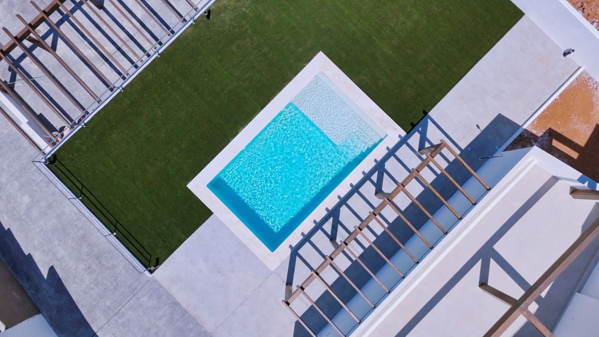 Chalet de 4 habitaciones en Alhaurín de la Torre en venta con piscina - 890.000 € (Ref: 9186884)
