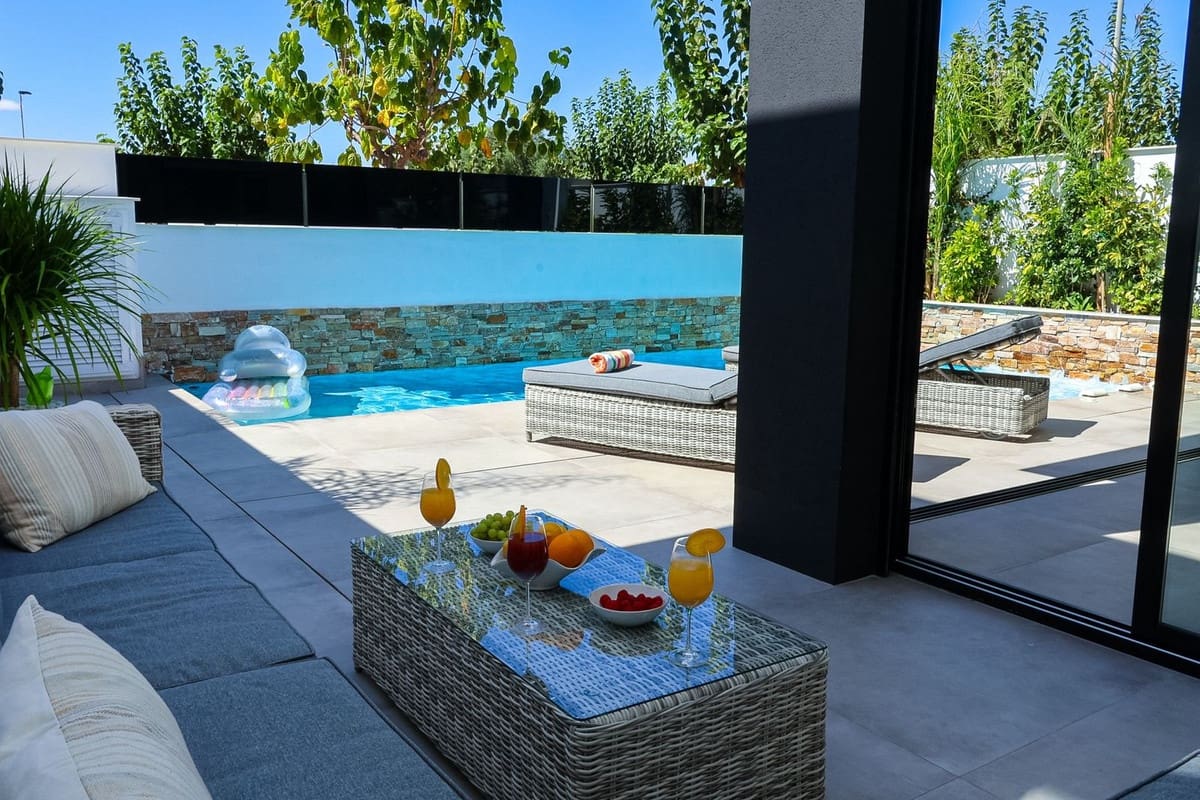 Chalet de 3 habitaciones en Santiago de la Ribera en venta con piscina garaje - 735.000 € (Ref: 9195548)