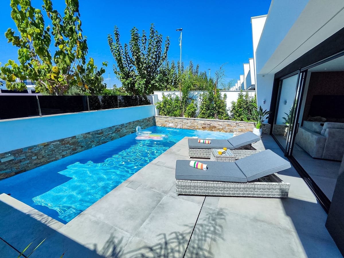 Chalet de 3 habitaciones en Santiago de la Ribera en venta con piscina garaje - 735.000 € (Ref: 9195548)