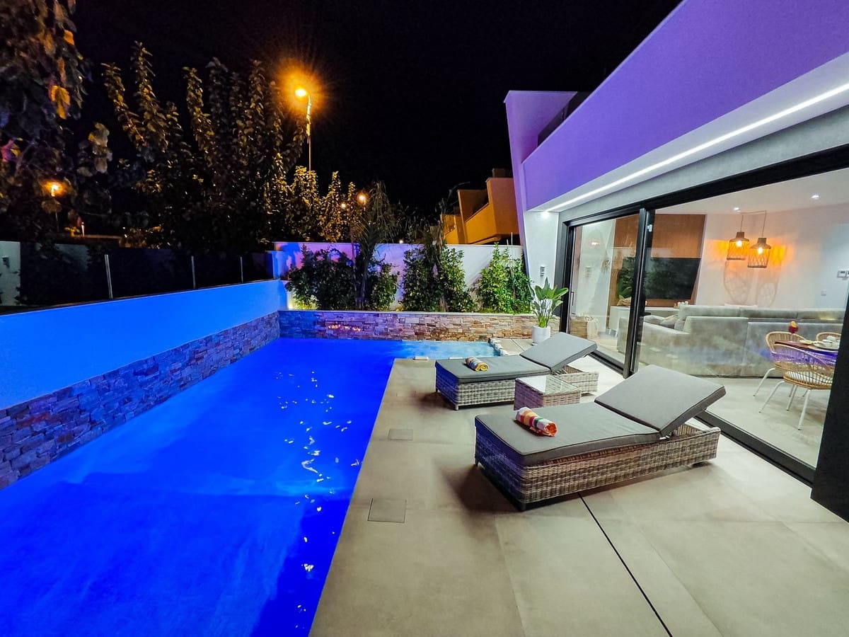 Chalet de 3 habitaciones en Santiago de la Ribera en venta con piscina garaje - 715.000 € (Ref: 9195548)