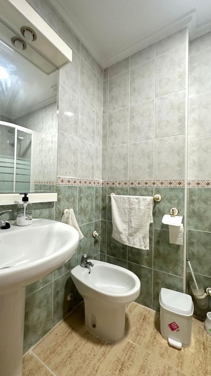 Apartamento de 2 habitaciones en Torrevieja en venta - 169.900 € (Ref: 9199368)