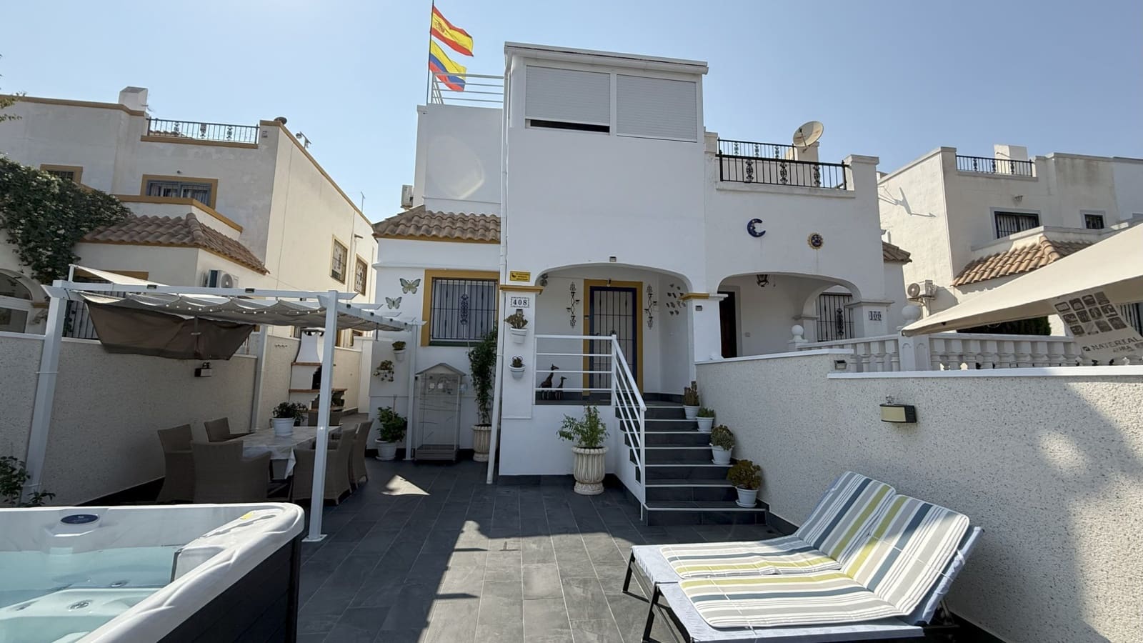 2 bedroom Villa for sale in Orihuela Costa with pool garage - € 349,900 (Ref: 9200992)