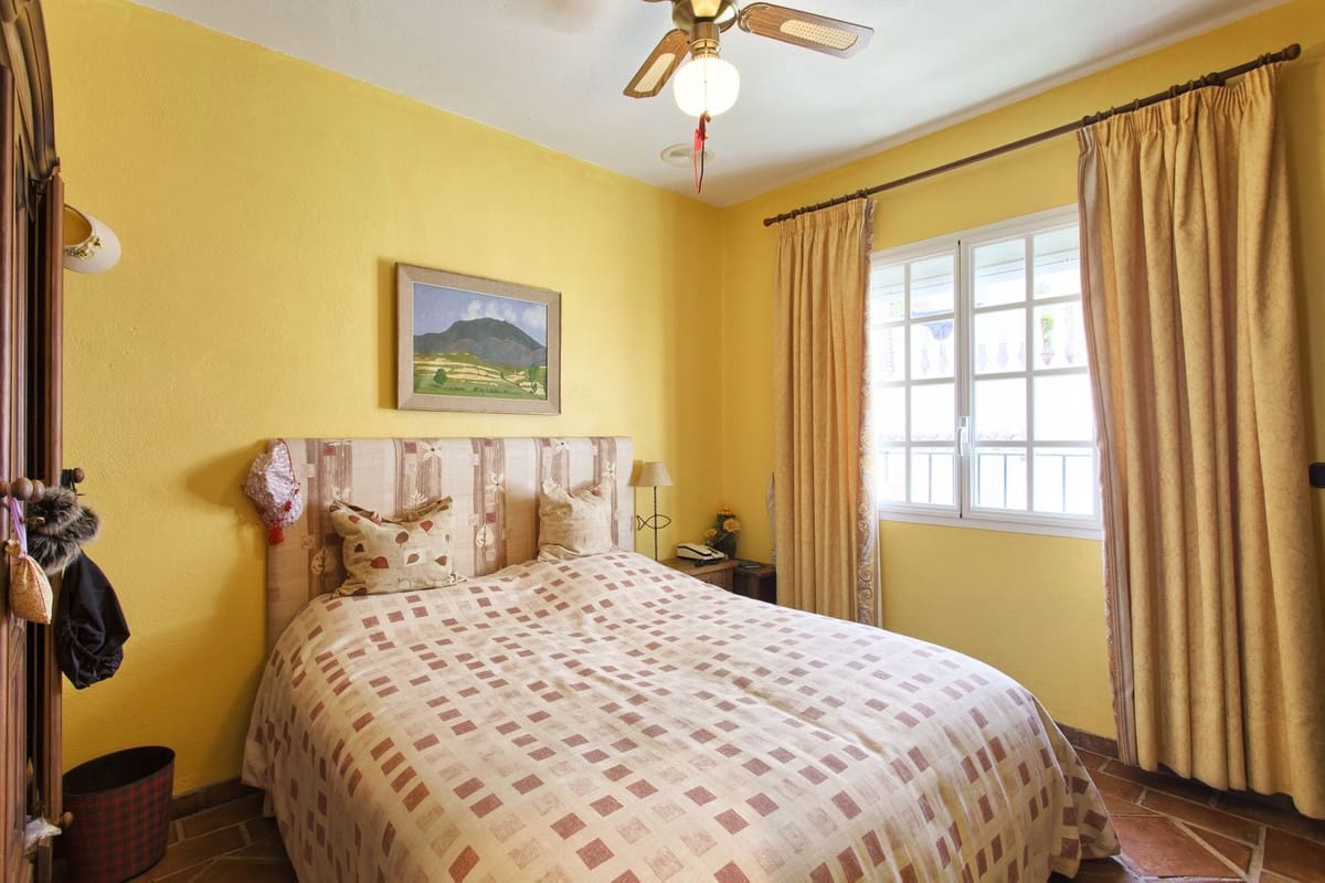 3 quarto Casa em Banda para venda em Benahavis - 375 000 € (Ref: 9200996)