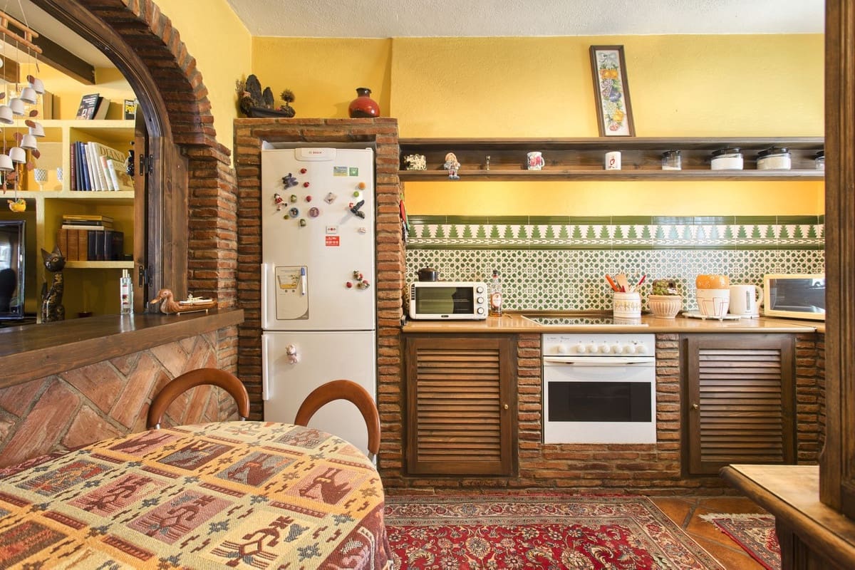 3 quarto Casa em Banda para venda em Benahavis - 375 000 € (Ref: 9200996)