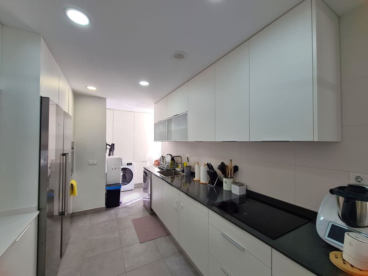 3 bedroom Apartment for sale in Estepona - € 490,000 (Ref: 9202448)