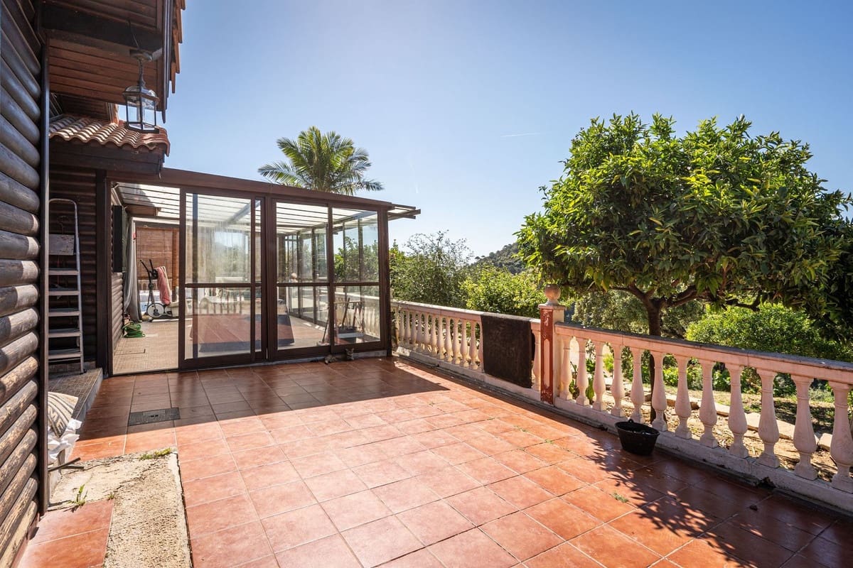 3 bedroom Commercial for sale in Estepona with garage - € 550,000 (Ref: 9206442)