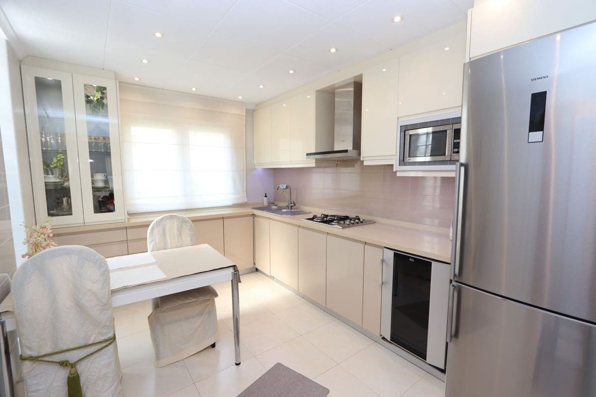 3 sovrum Semi-fristående Villa till salu i Torrevieja - 445 000 € (Ref: 9206450)