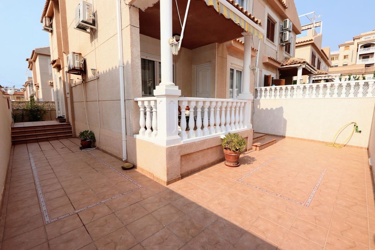 3 sovrum Semi-fristående Villa till salu i Torrevieja - 445 000 € (Ref: 9206450)