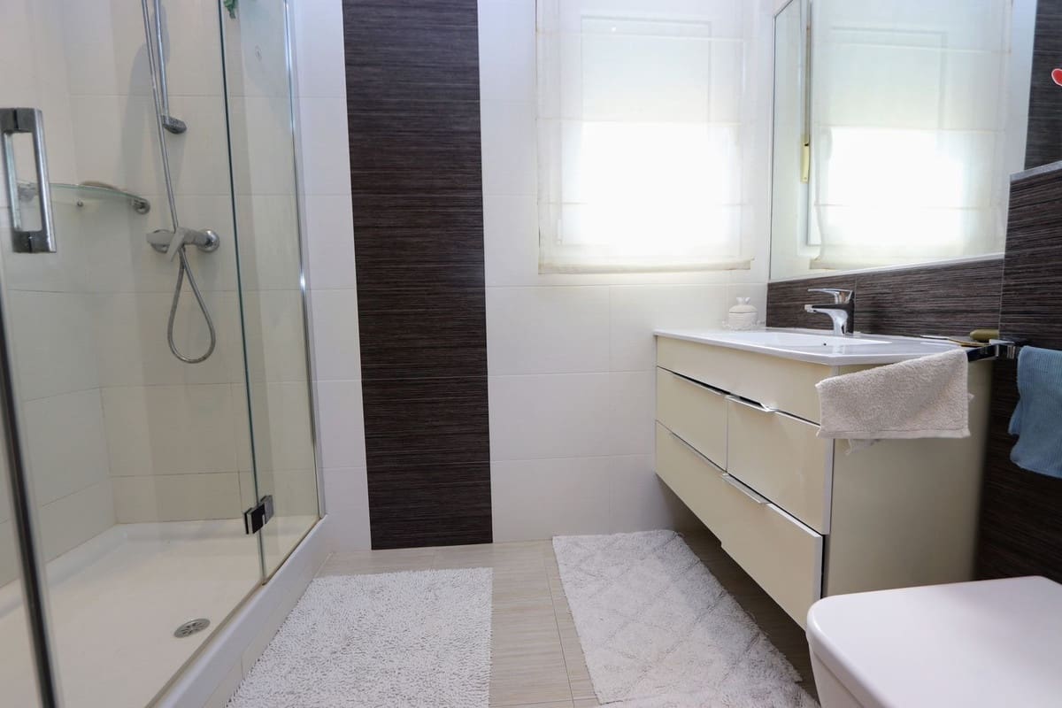 3 slaapkamer Halfvrijstaande villa te koop in Torrevieja - € 445.000 (Ref: 9206450)