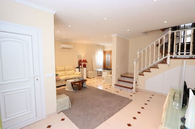 3 bedroom Semi-detached Villa for sale in Torrevieja - € 445,000 (Ref: 9206450)