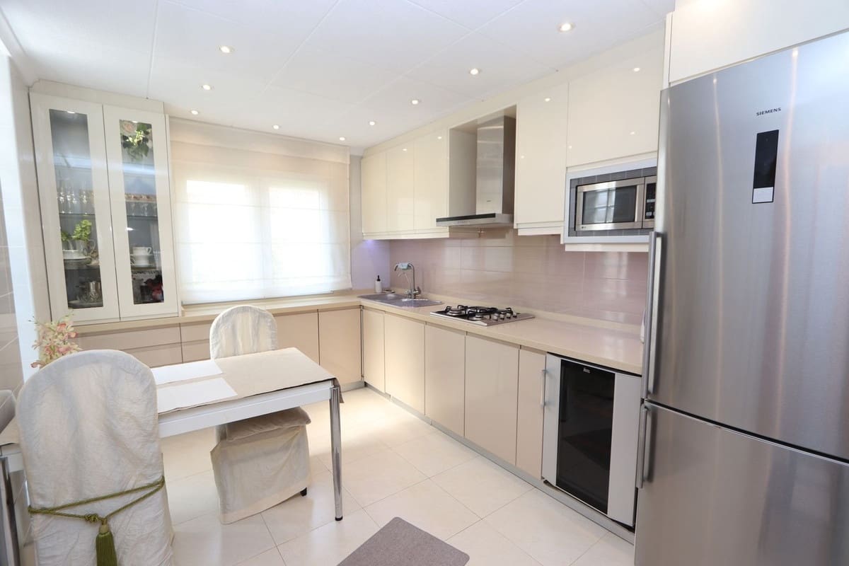 3 soverom Kjedet enebolig til salgs i Torrevieja - € 445 000 (Ref: 9206450)