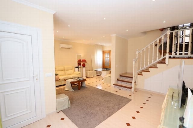 3 soverom Kjedet enebolig til salgs i Torrevieja - € 445 000 (Ref: 9206450)