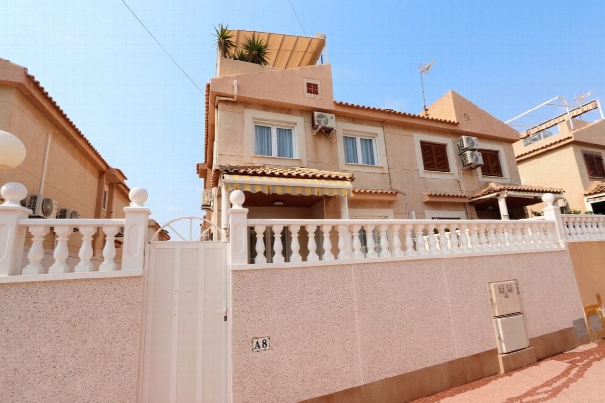 3 soverom Kjedet enebolig til salgs i Torrevieja - € 445 000 (Ref: 9206450)