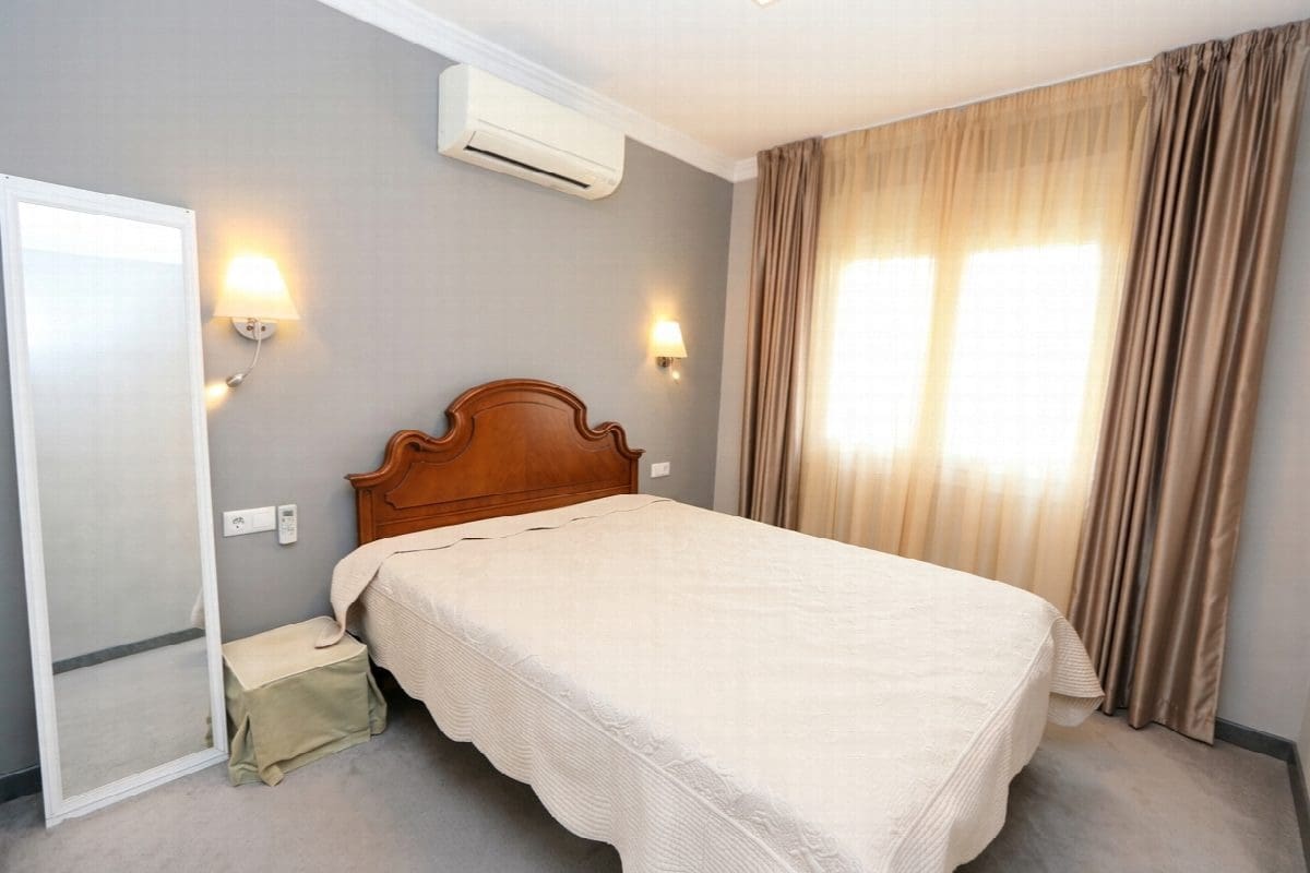 3 soverom Kjedet enebolig til salgs i Torrevieja - € 445 000 (Ref: 9206450)