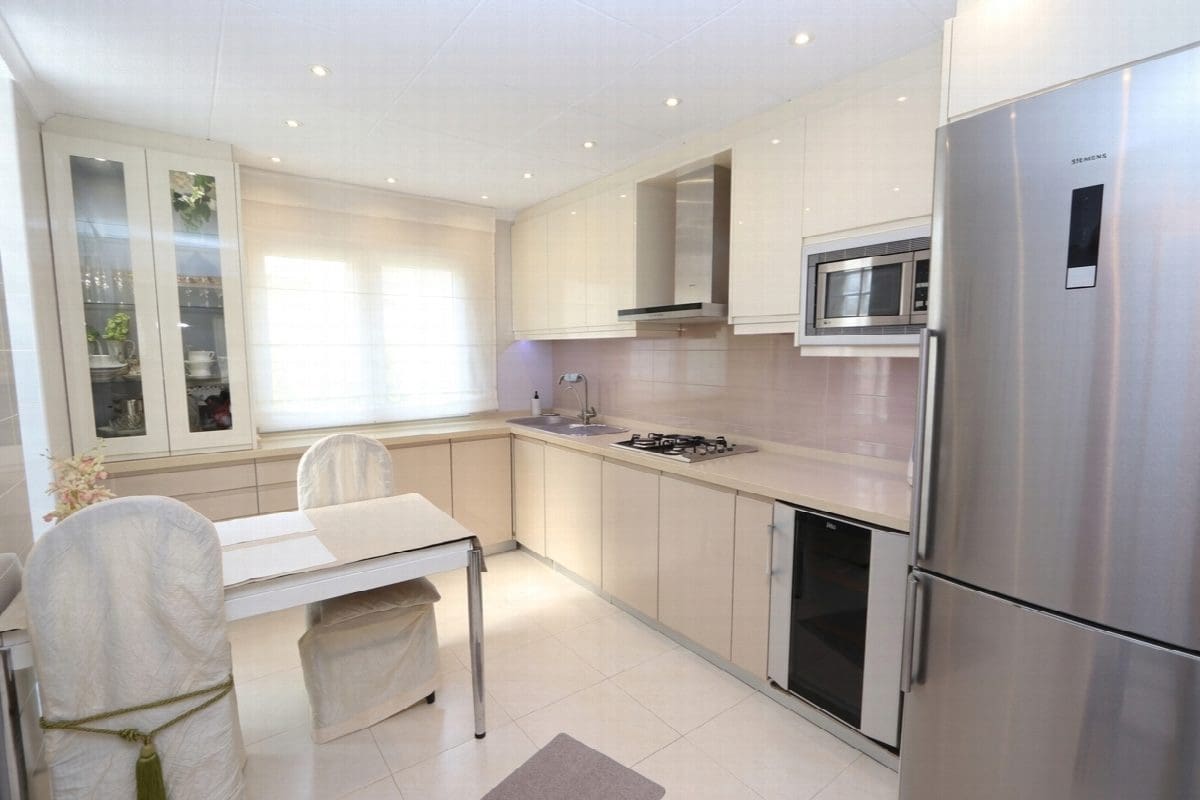 3 soverom Kjedet enebolig til salgs i Torrevieja - € 445 000 (Ref: 9206450)